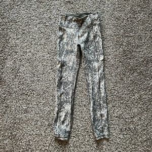 Lululemon Invigorate leggings, size 4, 25’ inseam with pockets